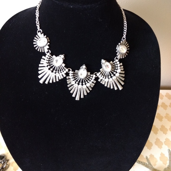 ? Jewelry - Statement necklace silver with bling